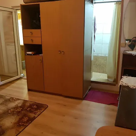 Стая със самостоятелен санитарен възел и кухненски бокс Варна
